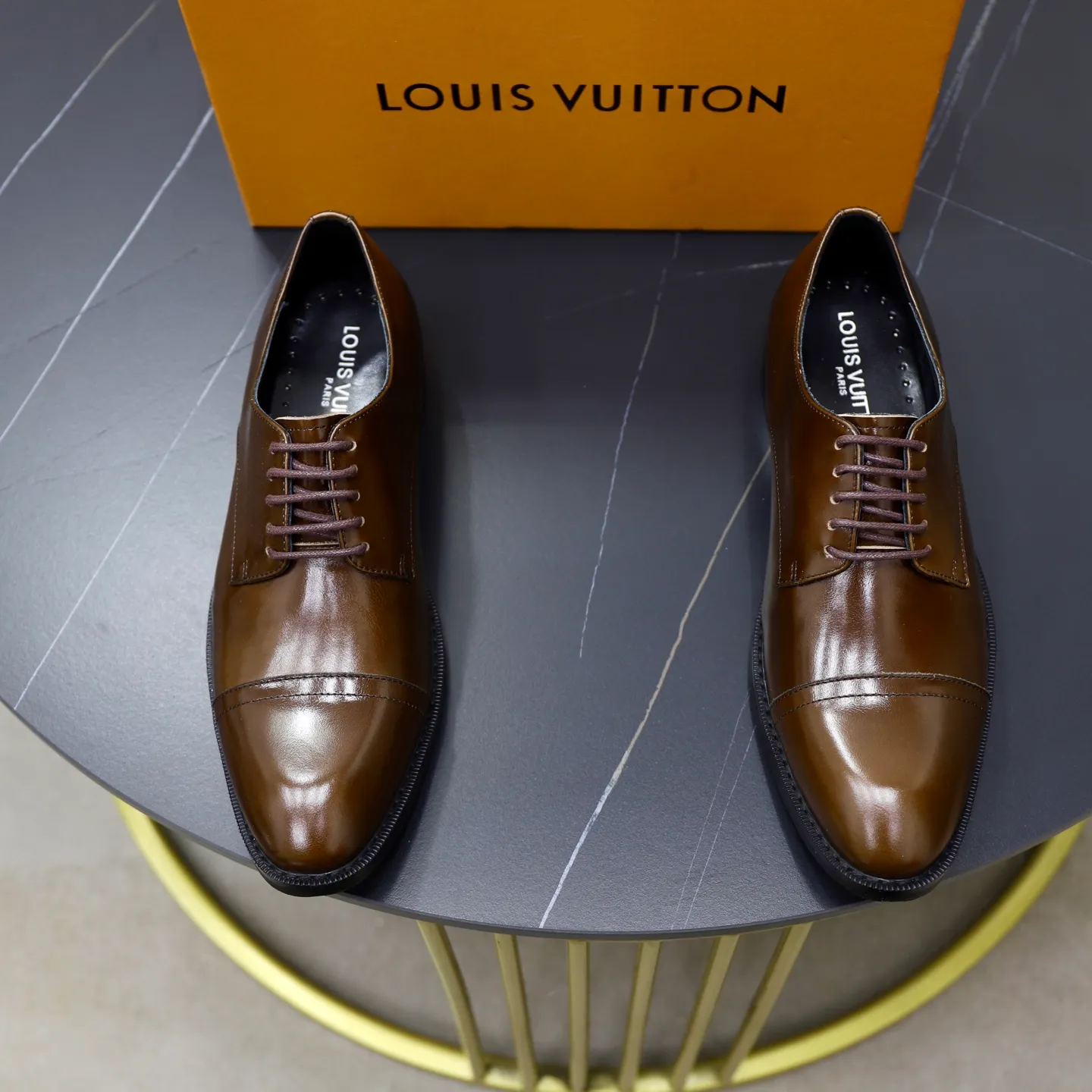 Ex-factory price: 500💰🙅‍♂️🙅‍♂️🙅‍♂️ Brand: LV Louis Vuitton Standard code: Men's size 38-44 (45 can be customized) Grade: Same style as the official website Original order quality Material: Original cowhide surface Comfortable cowhide lining Original outsole Style category: Men's fashionable casual leather shoes Distinguished big-name luxury elements Top luxury Color: actual picture color